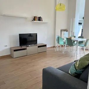  Appartamento New With Balcony, Isola Bosco Verticale Italia